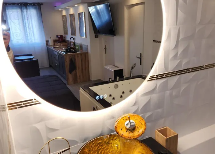 Romantique Avec Jacuzzi 2 Places Apartman *